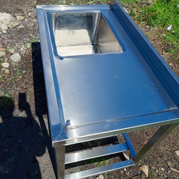 Single sink with working top